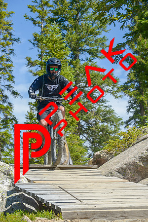 189ND600_10;17_07.10.23_9308