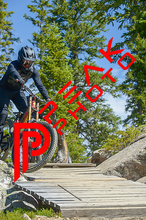 189ND600_10;17_07.10.23_9305